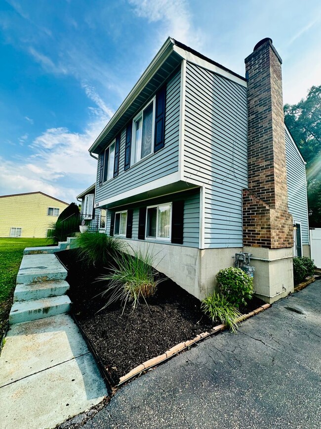 Photo - 1416 Hagen Rd