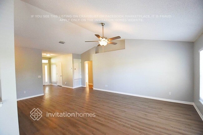 Photo - 1085 Kingfisher Way