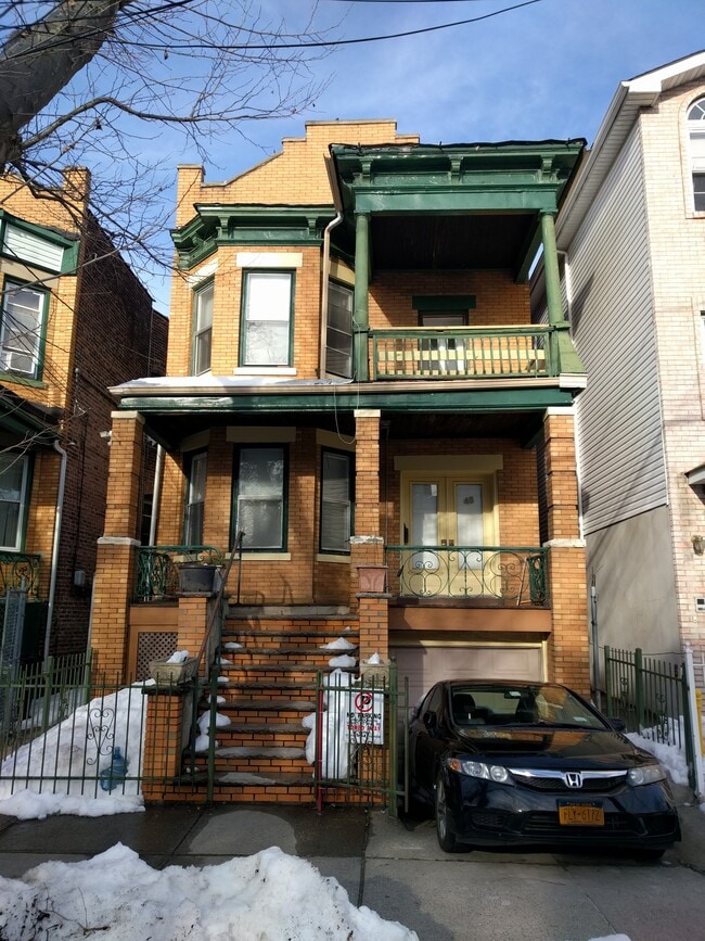 Photo - 40 Gardner Ave Unit 1