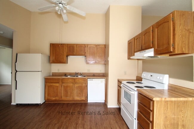 Photo - Dreamy Three-Bedroom - 1st month free with...