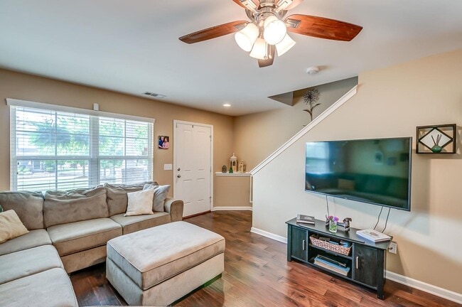 Photo - 1431 Riverbrook Dr
