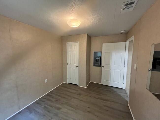 Photo - 129 Genes Ln