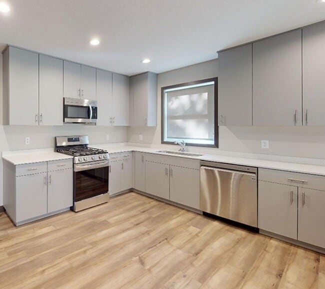 Photo - 2116 Como Ave SE Unit #2