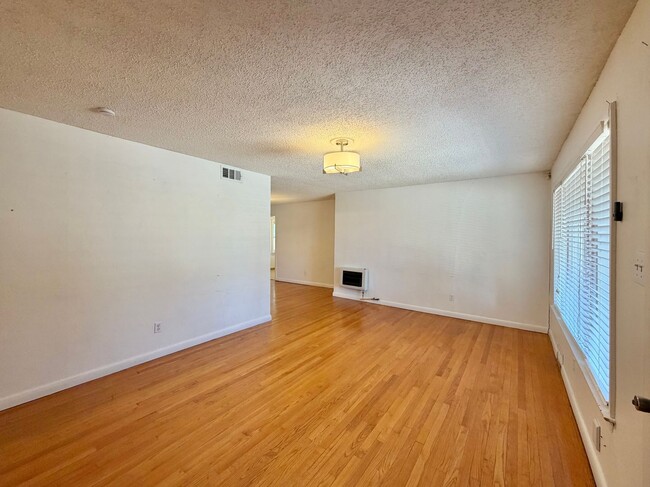 1628 NW 25th St