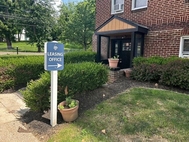 Parkwood Manor Apartments