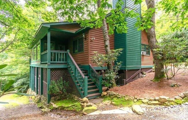 Building Photo - Nice Mountain Home