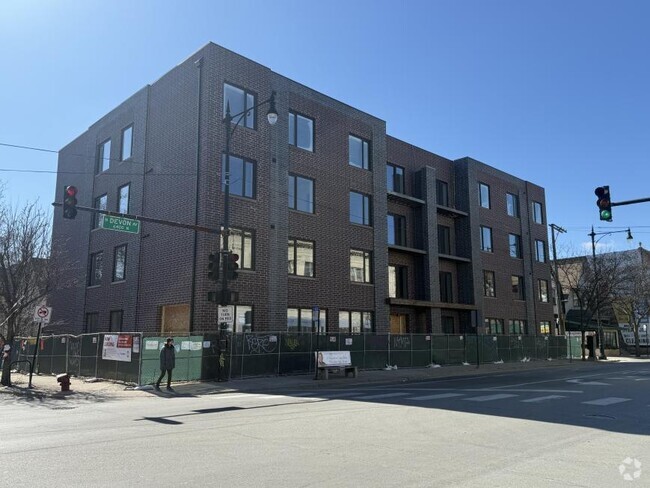 Building Photo - 4 bedroom in Chicago IL 60660 Unit 403 Rental