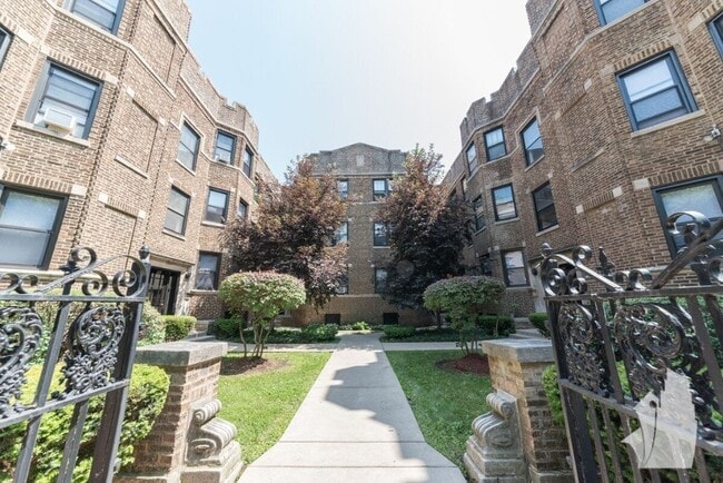 Building Photo - 629 W Cornelia Ave Unit 3S