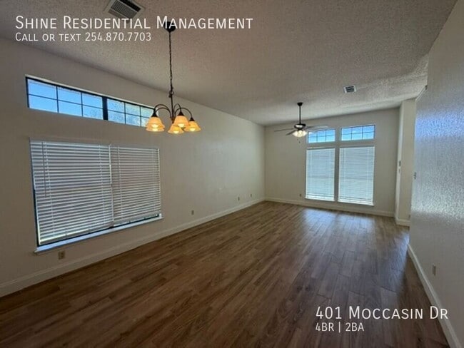 401 Moccasin Dr