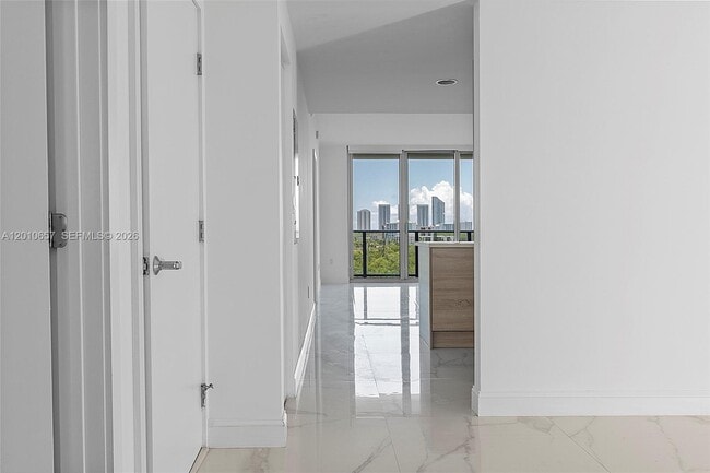 Photo - 16385 Biscayne Blvd Unidad 717