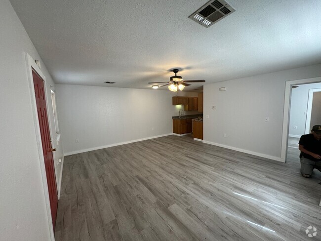 Building Photo - 721 N Vinita Ave Rental