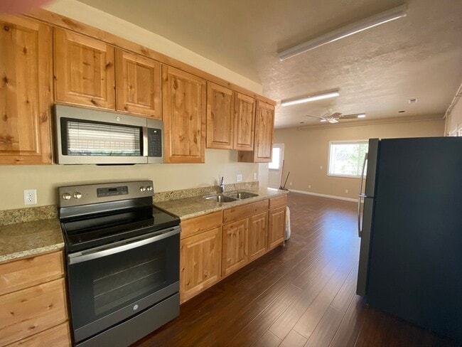 Photo - 2 Bed 2 Bath Apartment *UTILITIES INCLUDED*