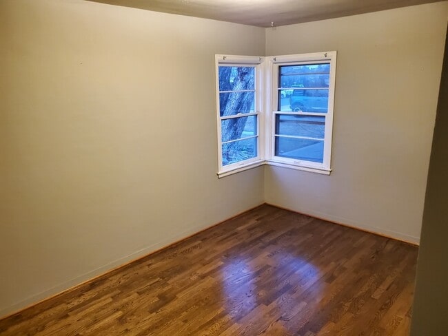 Photo - 3004 2nd Ave S