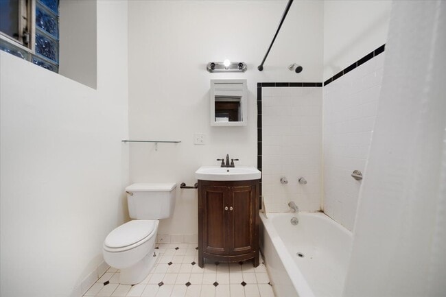 Photo - 4000 N Southport Ave Unit 2N