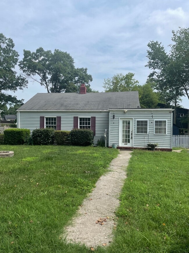 Photo - 829 Everett Pl