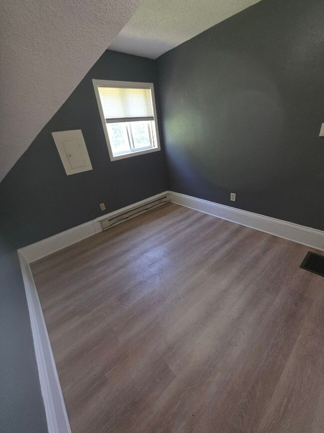 Photo - 110 1st St NW