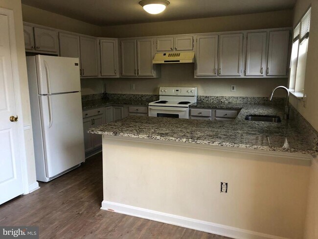 Photo - 203 Knollwood Ct