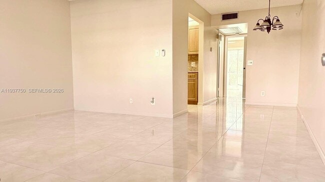 Building Photo - 400 SW 134th Way Unit 107F