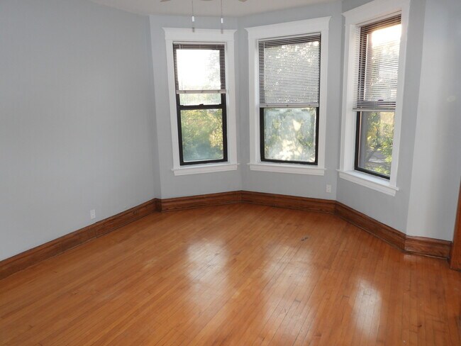 Photo - 2519 S Millard Ave Unidad 3