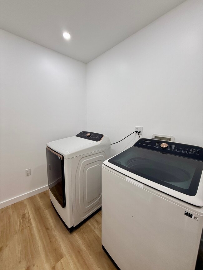 Photo - 3260 Reservoir Oval E