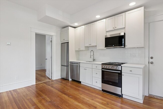 Photo - Fall 2026 Pre-Leasing! Freshly Renovated 1... Unit 1620 Walnut St #1