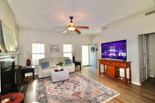 Photo - 23 6th St