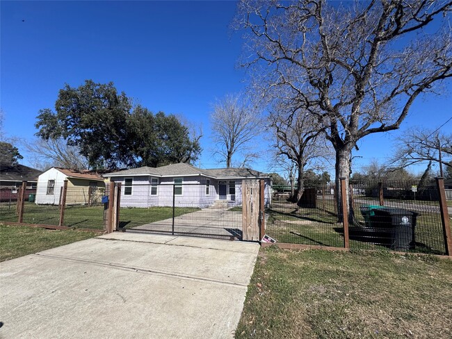 4529 Dewberry St Off-Campus Housing, Houston, TX