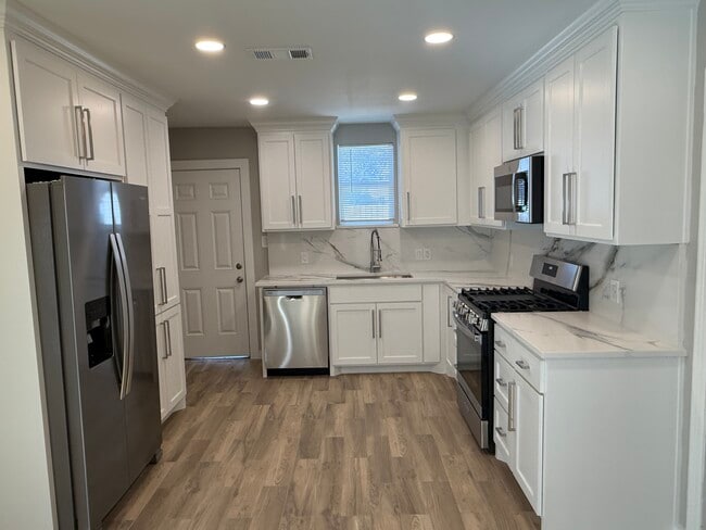 Building Photo - 3223 Cherrywood Ave