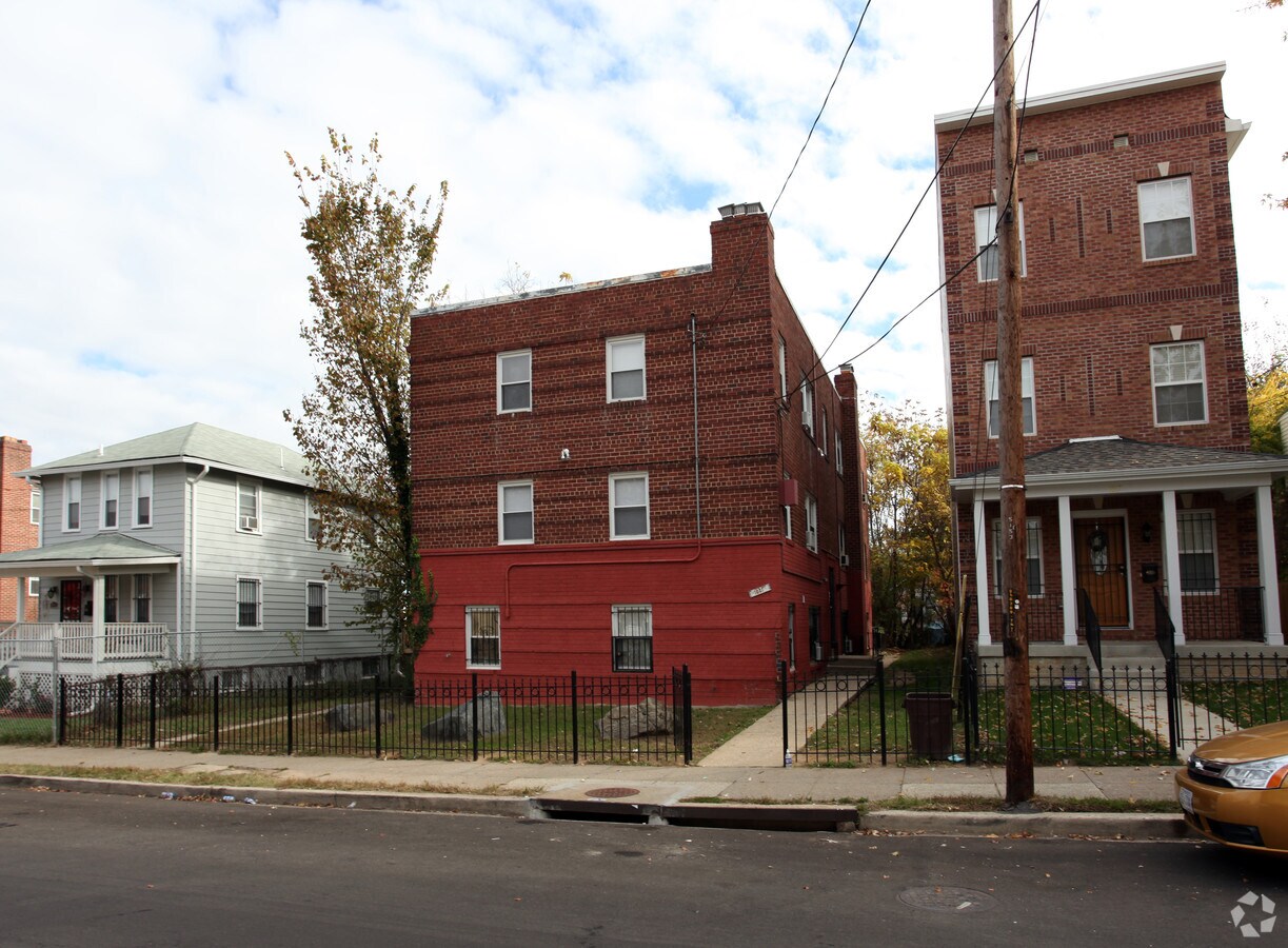 Photo - 1021 48th St NE Apartments
