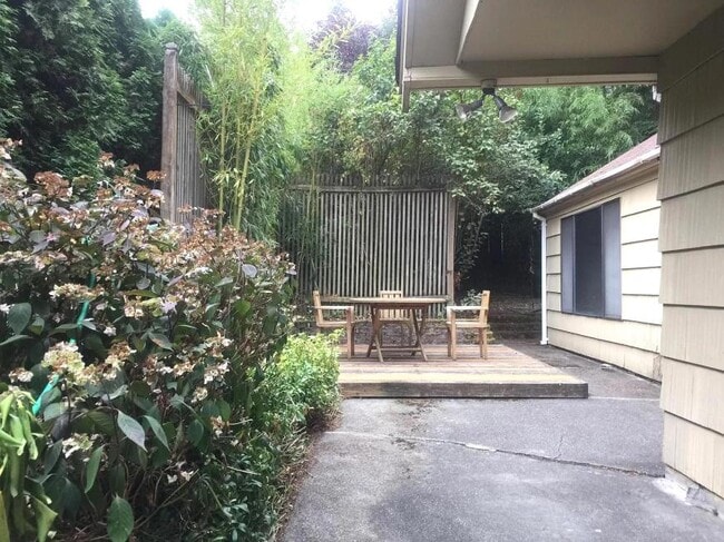 Building Photo - 2 bedroom in Seattle WA 98125 Rental