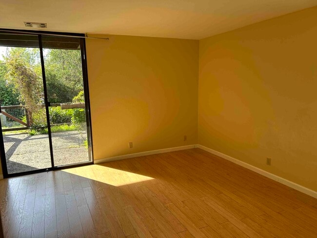 Photo - 122 Tree Frog Ln Unit 2 Bedroom 1200 sq.ft.