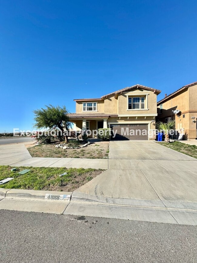 Building Photo - Read to move in 4 bedroom 3 bath home with a den
