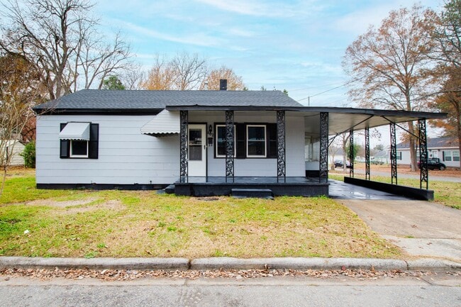 Building Photo - Charming 3BR Ranch Home Minutes from Downtown Smithfield!