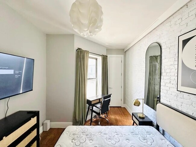Photo - Furnished room/NOT APARTMENT Unit 5
