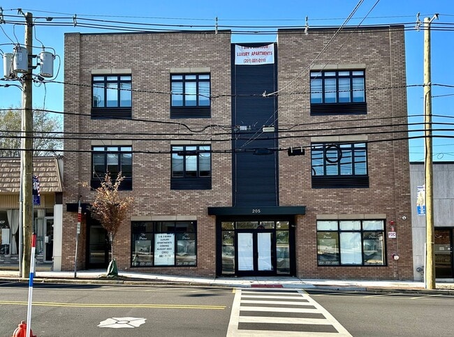 Building Photo - 205-211-211 Stuyvesant Ave Unit # 302