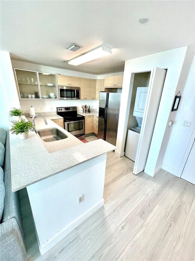 Photo - 350 NE 24th St Unidad 709