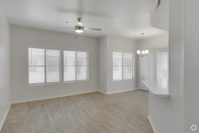 1BR, 1BA - 740SF
