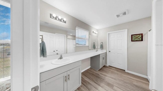 Photo - Spacious 5bed - With Amenities!