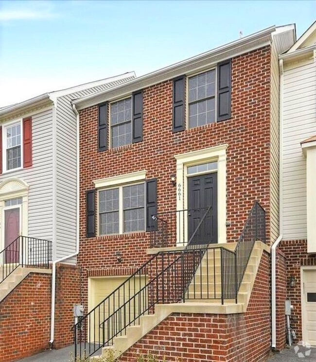 Building Photo - Beautifully maintained townhouse in Lake L...