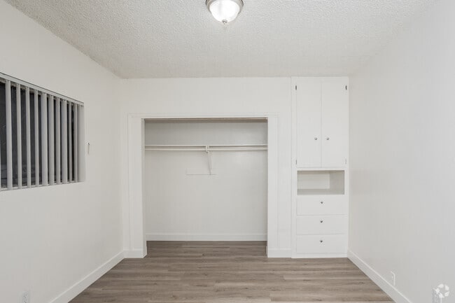 1 habitación, 1 baño - 595 pies cuadrados - Dormitorio - 6352 Cedar St.