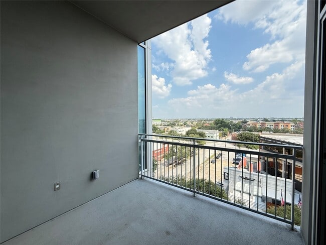 Building Photo - 3300 Main St Unit A3.703