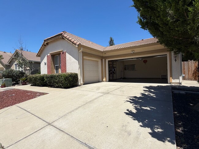 Photo - Spacious 4-Bedroom Elk Grove Home with Updated Kitchen, Quartz Countertops! VIEW TODAY!