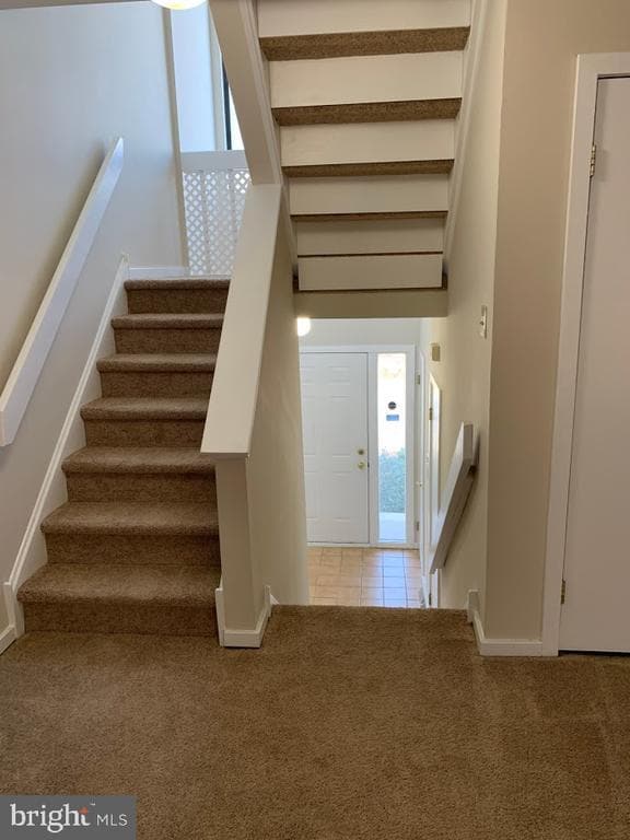 Photo - 468 Lynetree Dr