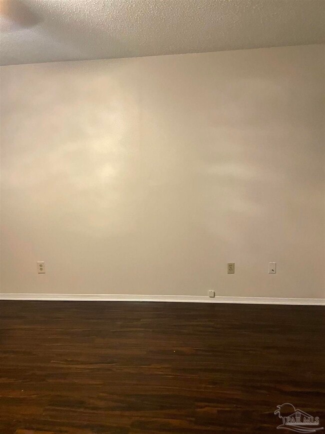 Photo - 10049 Hillview Rd