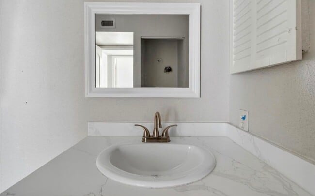 Building Photo - 12500 Sandpiper Dr Unit 193