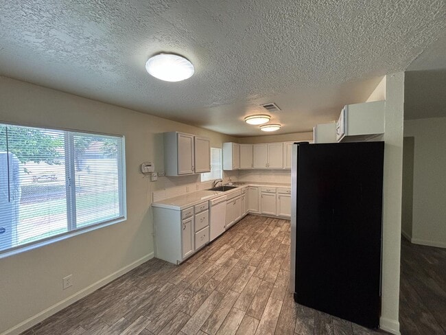 Photo - 7421 N Maple Ave