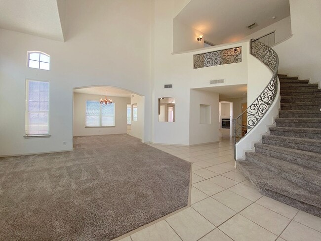 Photo - West El Paso LARGE 4bed/3.5bath 3 Car Garage Home-VIEWS!