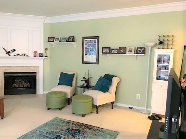 Photo - Beautiful Top Floor 2 Level 2 Bed 2.5 Bath Condo In Sought After Kingsgate Community