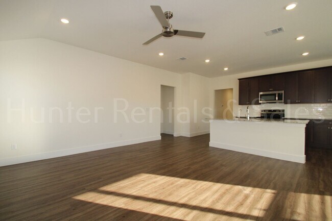 Photo - Newer Modern Cove 4 Bedroom