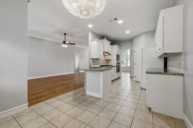 Photo - 909 Katie Ln